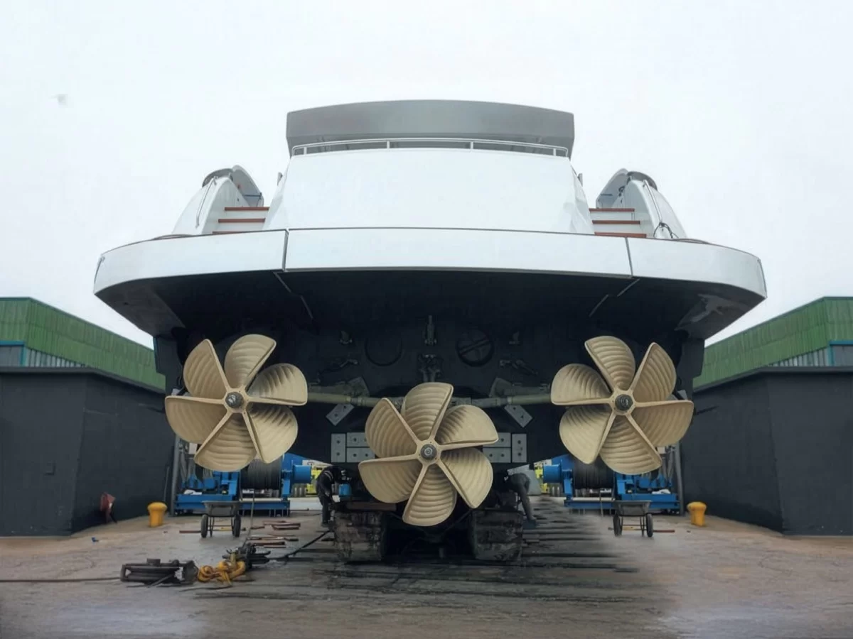 Yacht stern and propellers