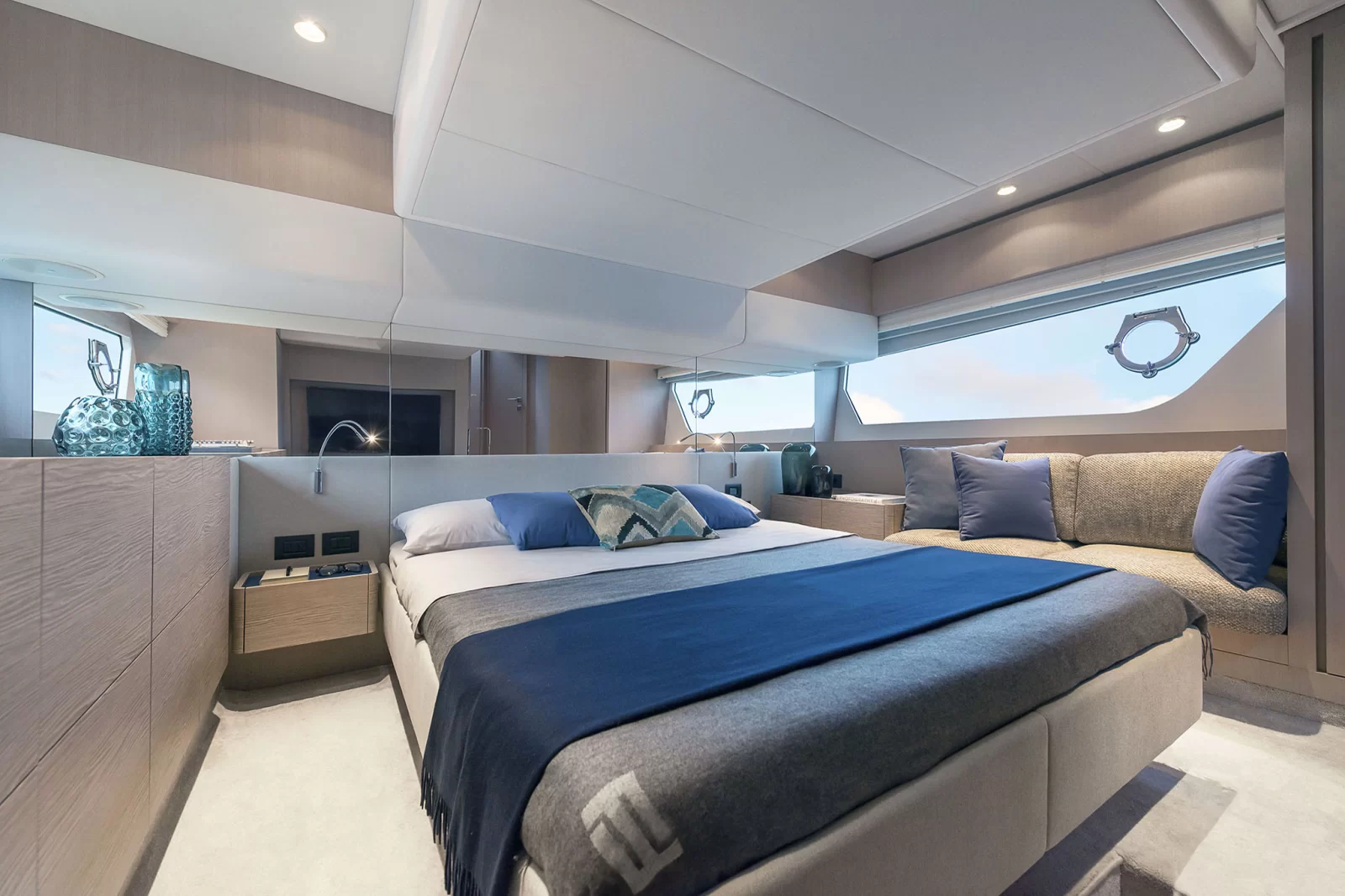 Yacht gallery image