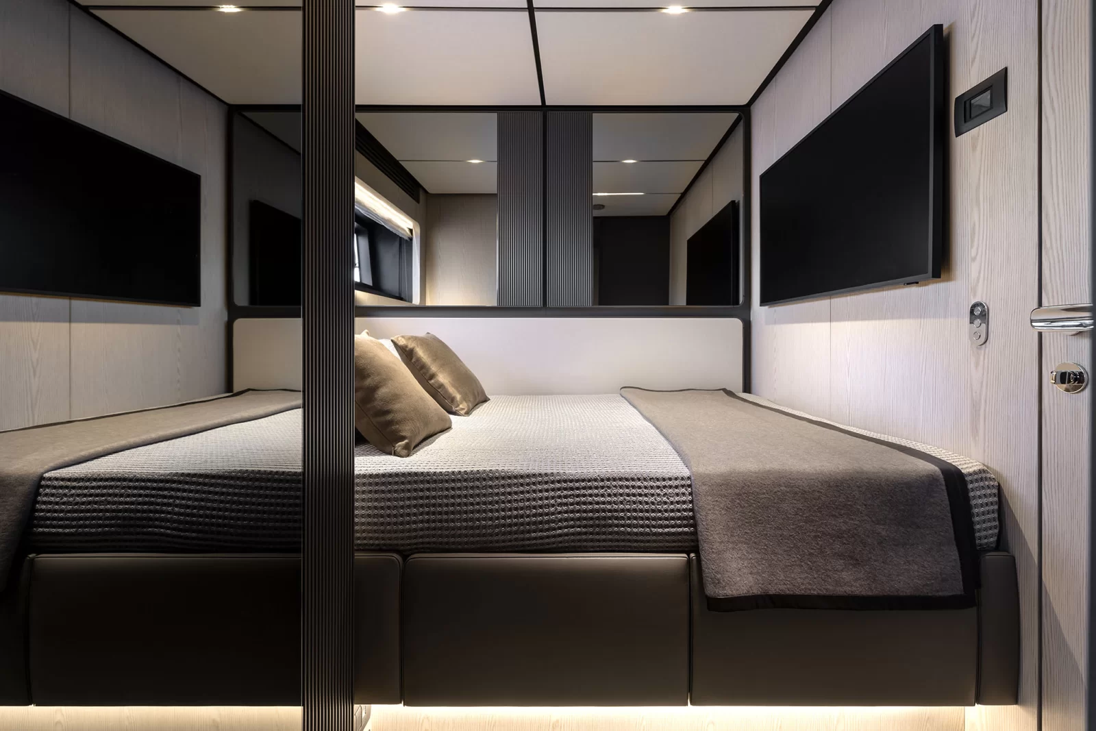 Yacht gallery image