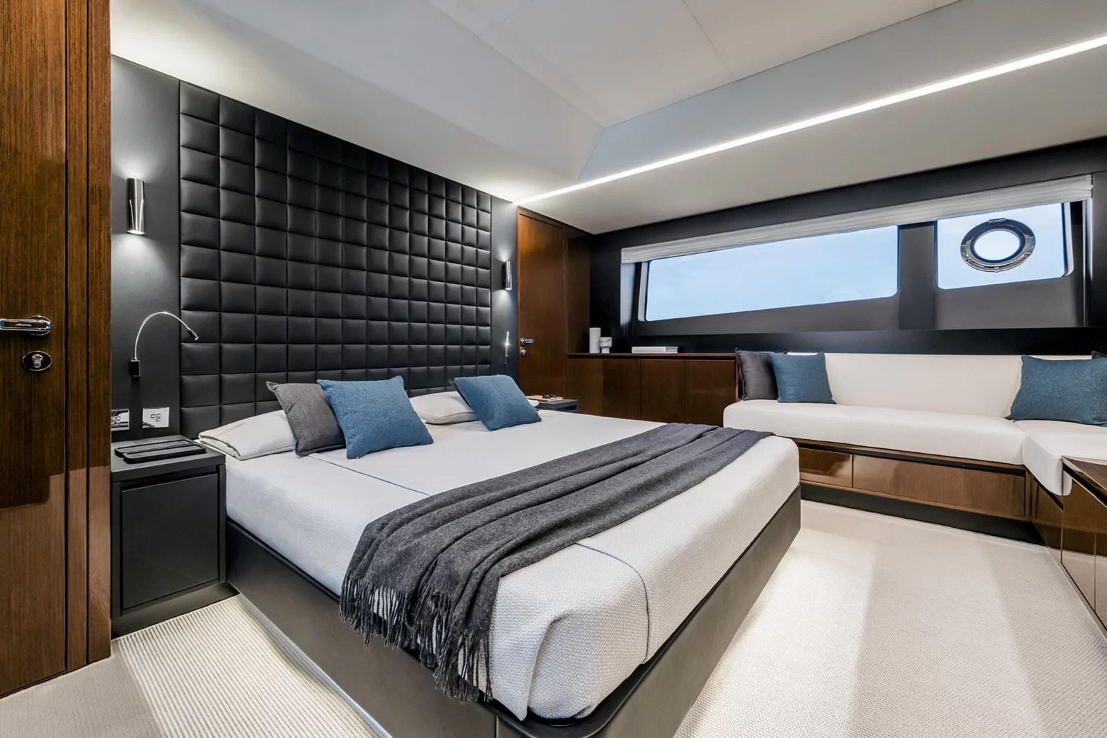 Yacht gallery image