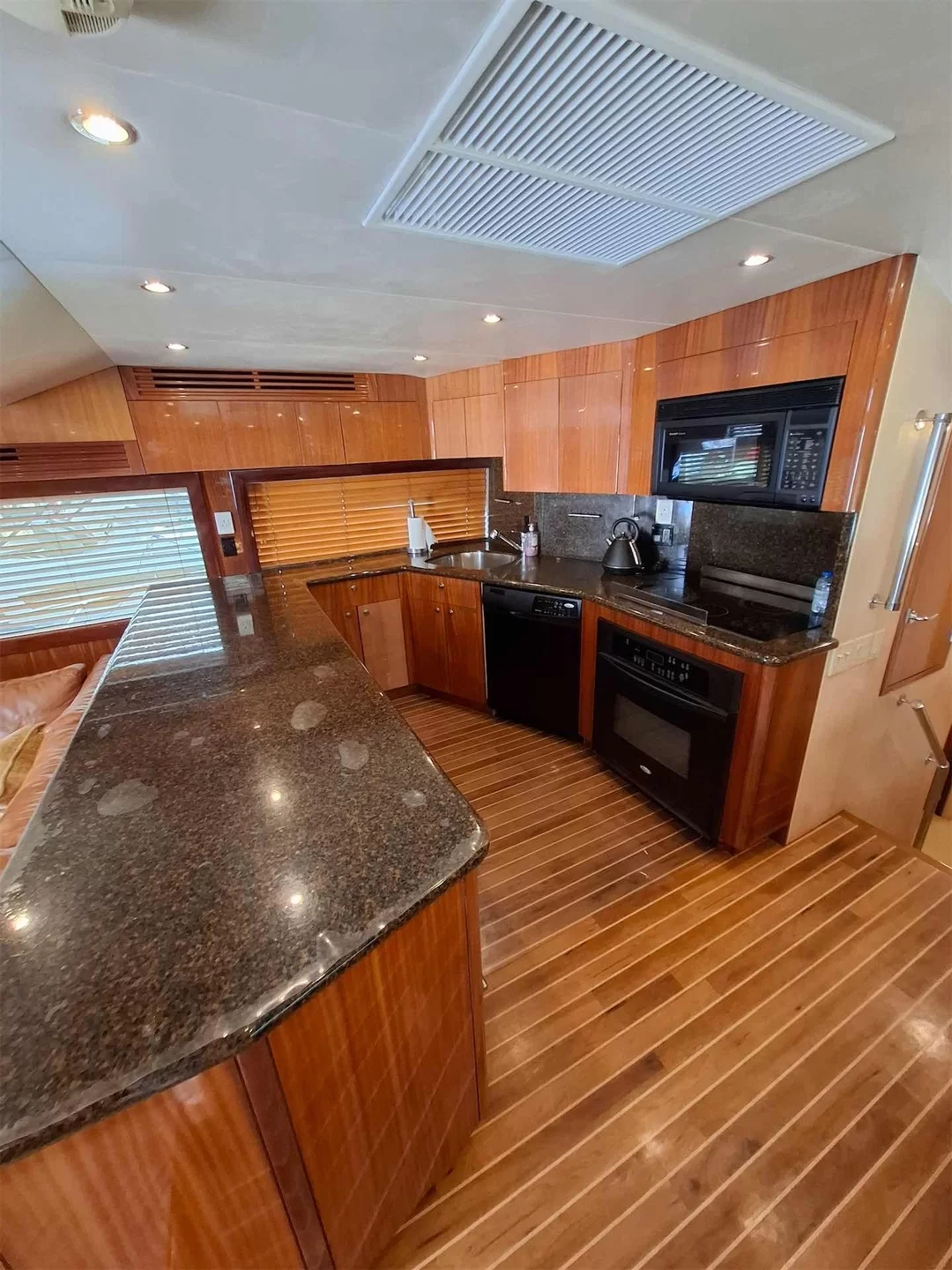 Yacht gallery image