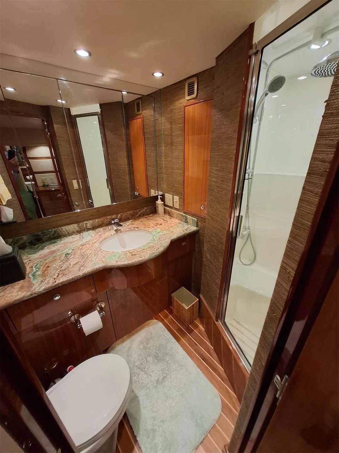 Yacht gallery image