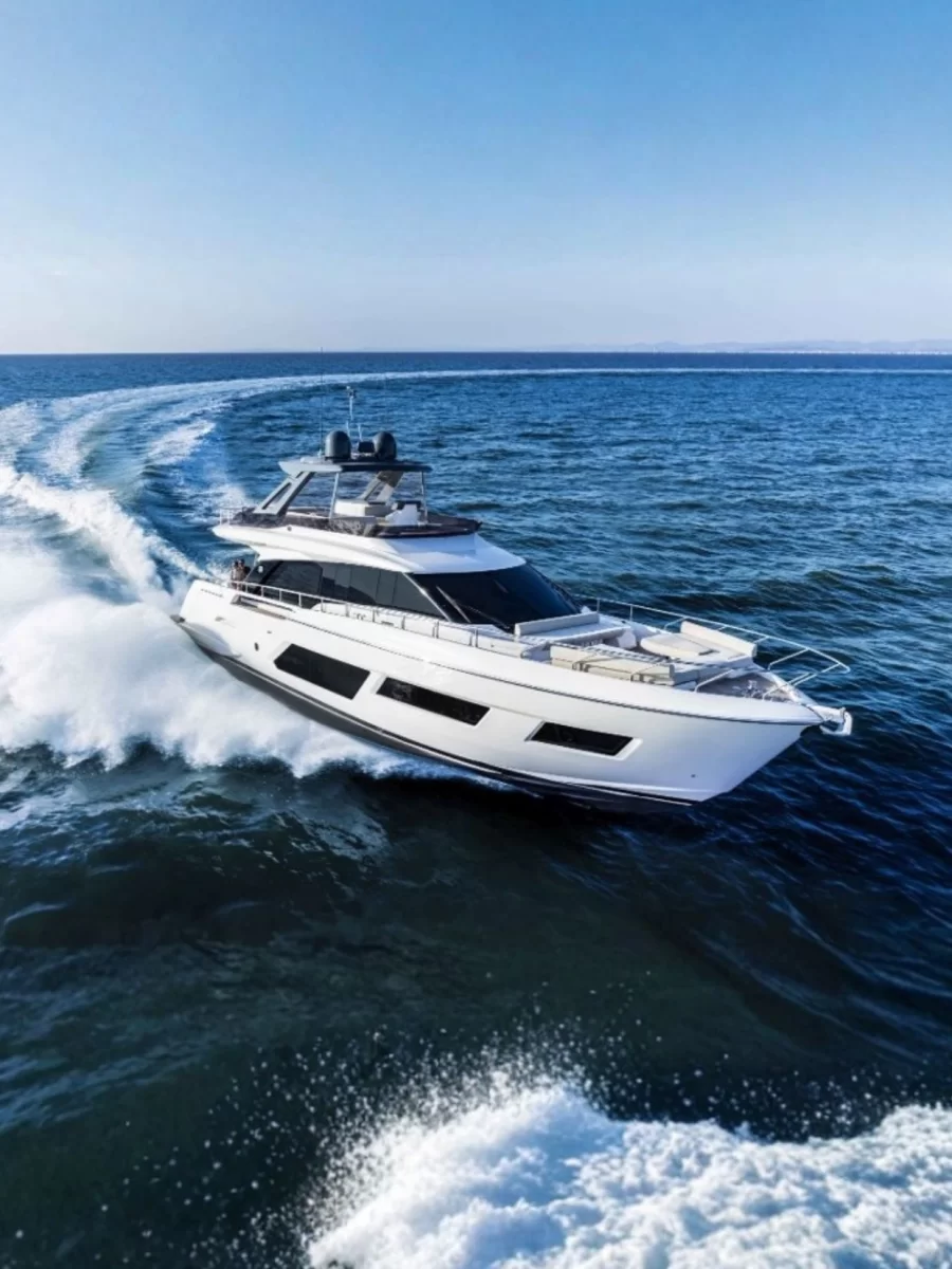 FERRETTI YACHTS 670